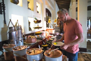 Dubái: cetrería privada, safari por el desierto y desayuno en Al Maha.