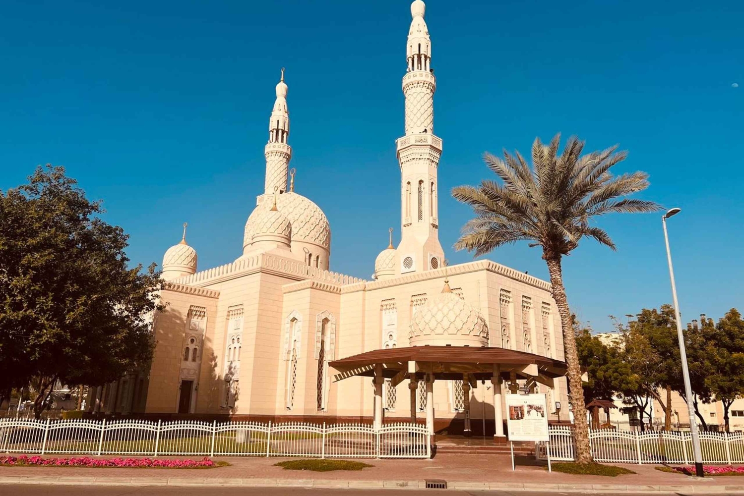 Passeio turístico premium pela cidade do Dubai em SUV