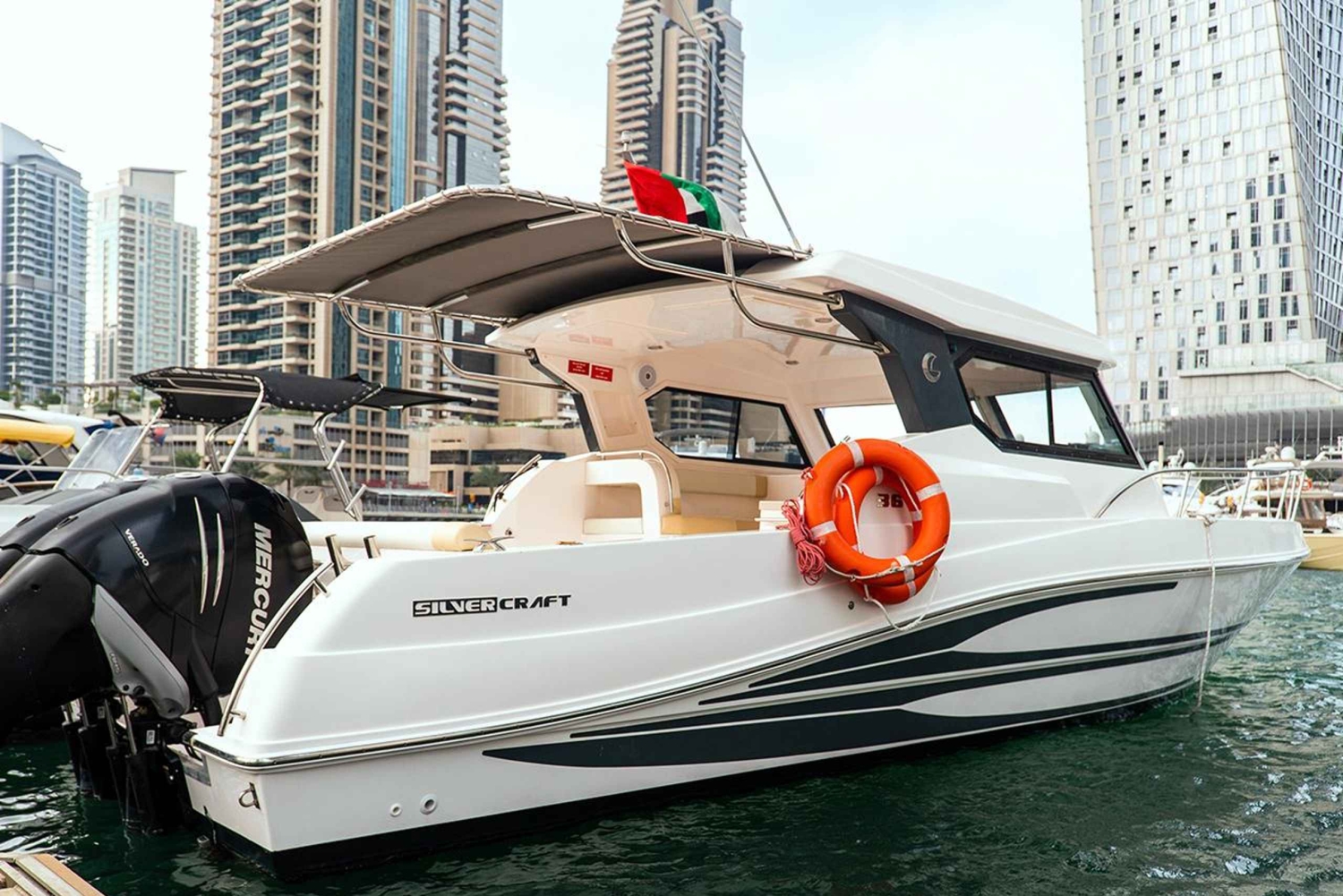 Barco privado en Dubái: 36 pies