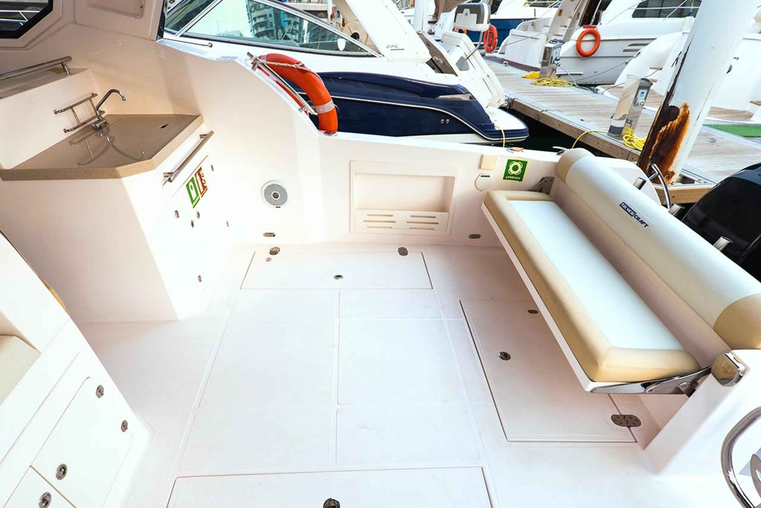 Barco privado en Dubái: 36 pies