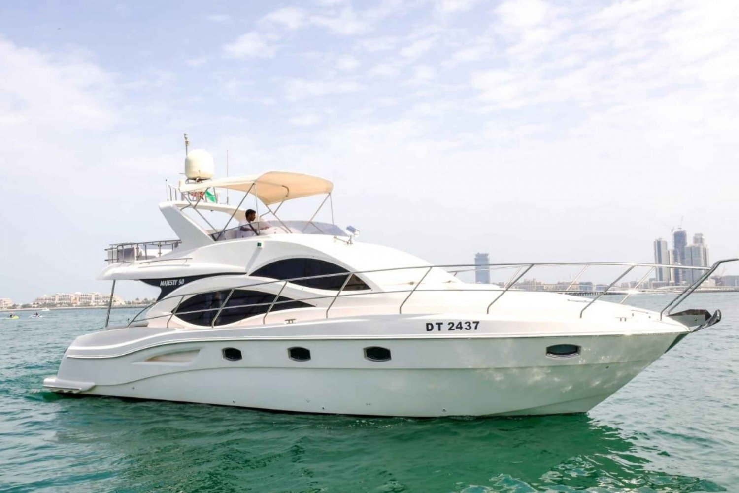 Dubaï : Location d'un yacht de luxe de 50 pieds avec boissons non alcoolisées