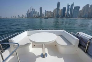Dubai: Alquiler de yate de lujo de 50 pies con refrescos