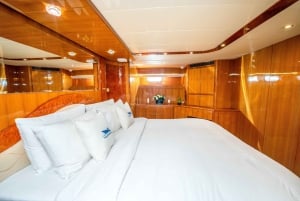 3hr Yacht Tour in Palm Jumeirah with FREE Seabob Ride(30min)