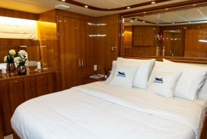 3hr Yacht Tour in Palm Jumeirah with FREE Seabob Ride(30min)