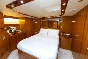 3hr Yacht Tour in Palm Jumeirah with FREE Seabob Ride(30min)