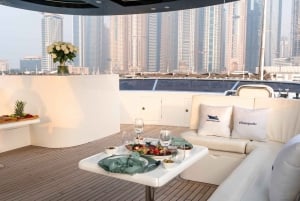 3hr Yacht Tour in Palm Jumeirah with FREE Seabob Ride(30min)