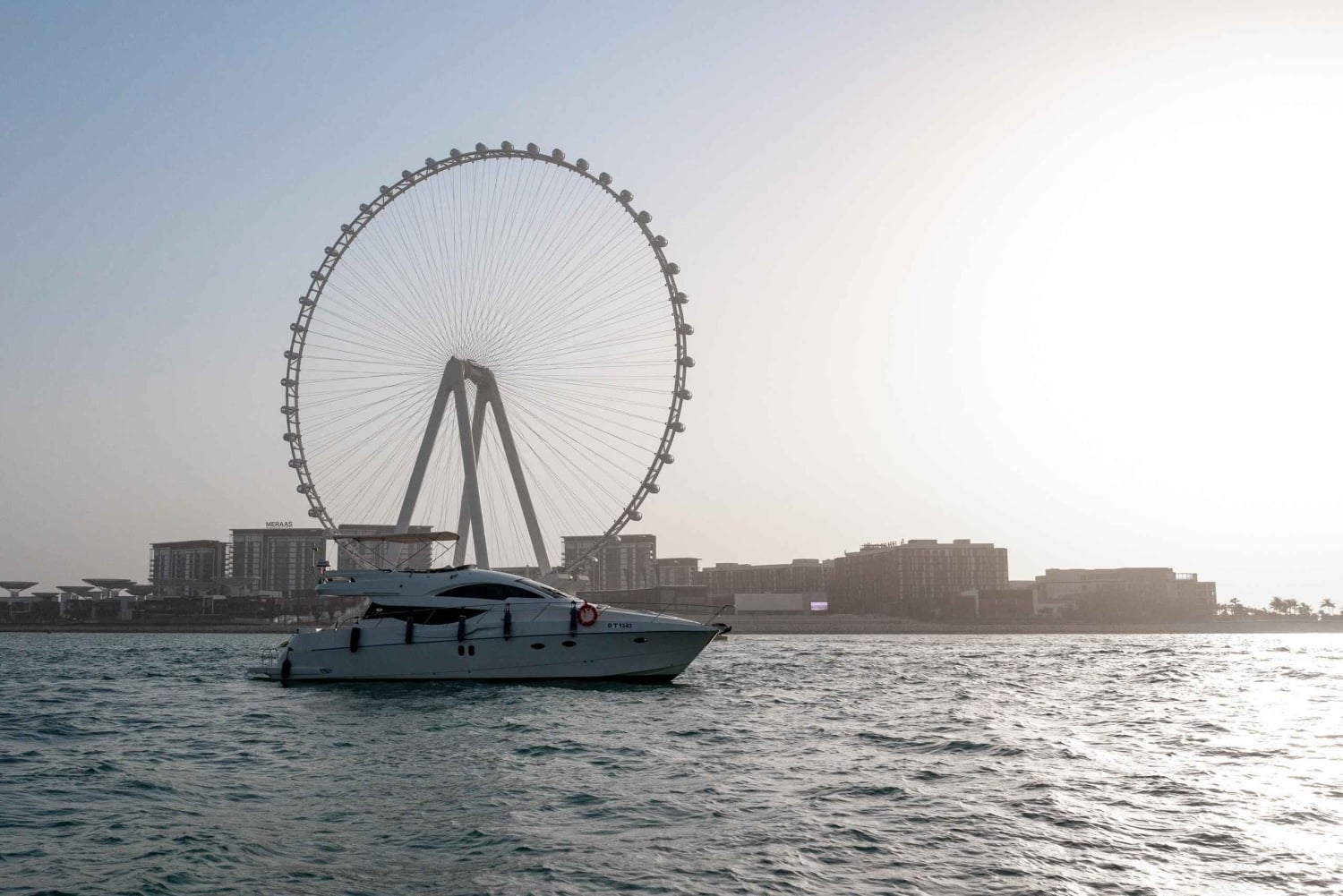 Location d'un yacht privé pour une croisière depuis la marina de Dubaï