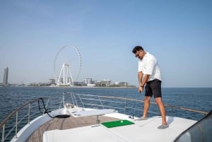 Experiência de iate privativo no mar com refrigerantes e sumos