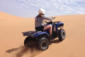 Safari dans le désert des dunes rouges, quad, sandboarding et balade à dos de chameau