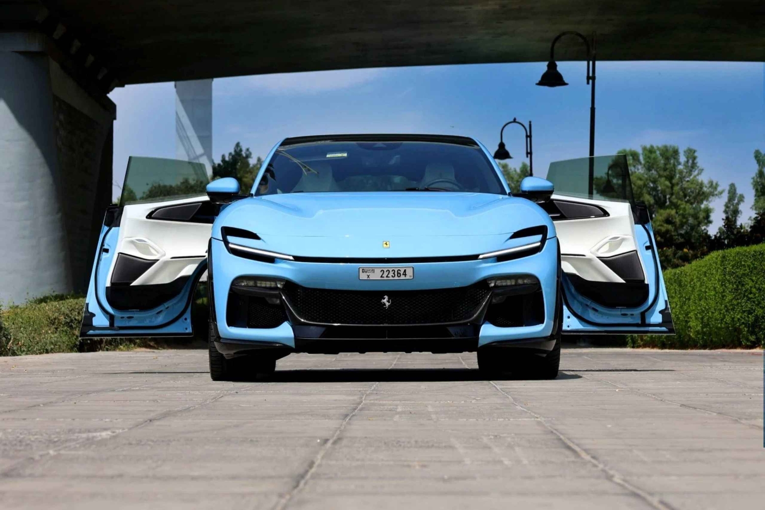 Ferrari Purosangue in Dubai mieten – ohne Kaution