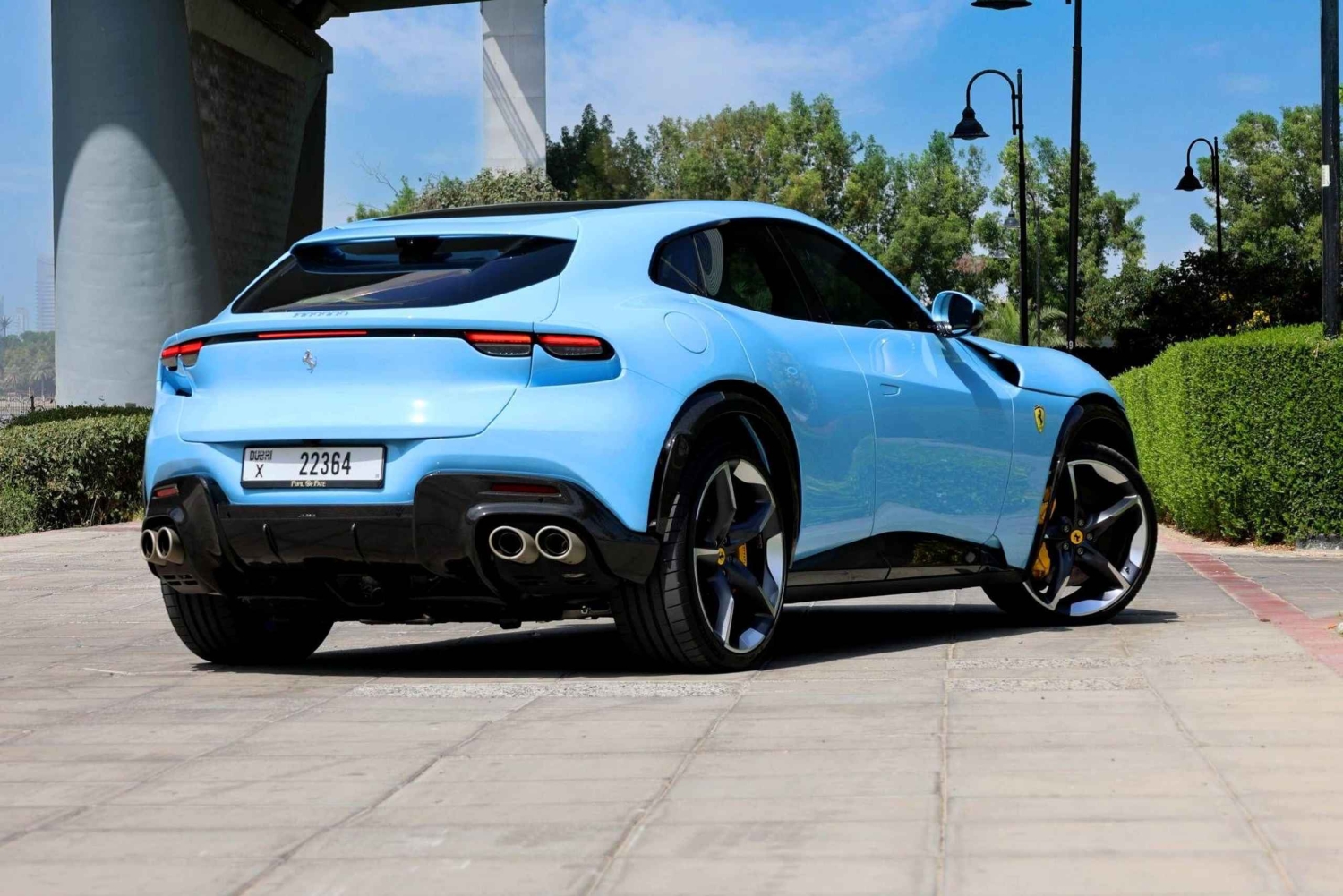 Ferrari Purosangue in Dubai mieten – ohne Kaution