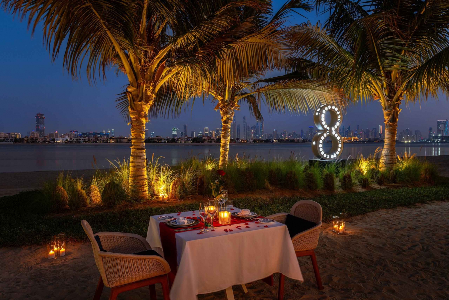Dubai: Cena romántica en la playa para 2 con vistas al horizonte