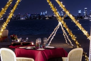 Dubai: Cena romantica sulla spiaggia per 2 persone con vista sullo Skyline