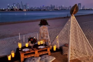Dubai: Cena romantica sulla spiaggia per 2 persone con vista sullo Skyline