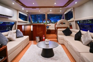 Romantisches Abendessen auf einer privaten Yacht