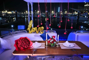 Romantisches Abendessen auf einer privaten Yacht