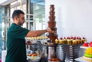 Dubaj: Sobotni brunch w The Palm z nielimitowanym jedzeniem i napojami