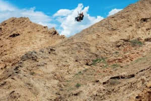 Sharjah: Tandem Paragliding Experience