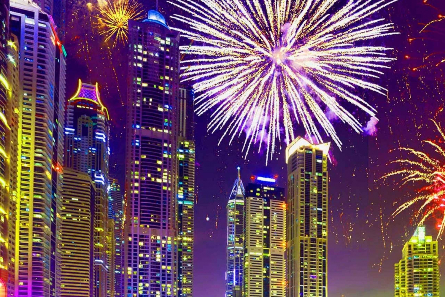 Spectacle pyrotechnique spécial du Nouvel An 2025 sur la croisière de la marina de Dubaï