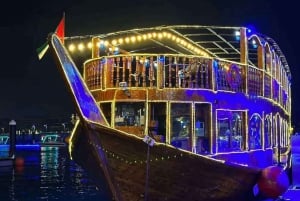 Nyttårsfyrverkeri på Dubai Marina Cruise i 2025