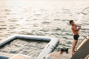 Dubai: Sunseeker Superyacht VIP Dinner, Drinks & Live DJ