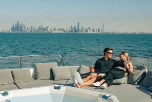 Dubai: Sunseeker Superyacht VIP Dinner, Drinks & Live DJ