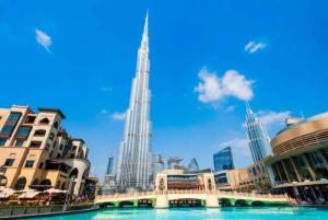 Burj Khalifan sisäänkäynnin huipulla ja iltapäiväteellä Al Baytissa