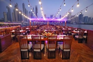 Cruzeiro em Dhow tradicional na Marina de Dubai