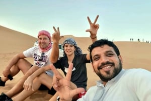 VIP-woestijntour met dune bashen, sandboarden en BBQ