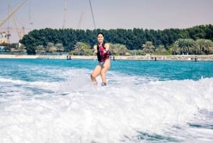 Wake Boarding Dubai Marina: Zarezerwuj kolejną przygodę!
