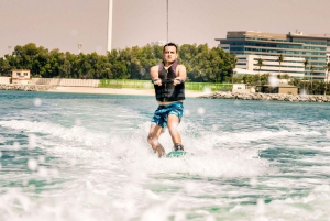 Wakeboarding Dubai Marina: Book din næste oplevelse!