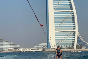 WakeBoard: Ski op het zeewater van Dubai op een wakeboard