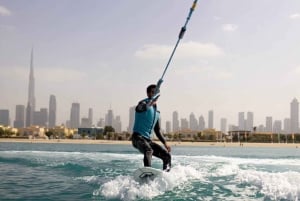 Wakesurfing med udsigt til Burj Khalifa