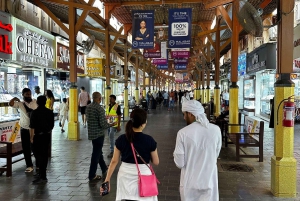 Passeio a pé em Dubai. Souks, museus, teste de comida local