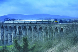 Belfast & Giant's Causeway: 2-Day Rail Tour from Dublin