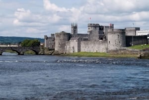 Cliffs of Moher and Blarney 2-Day Tour from Dublin