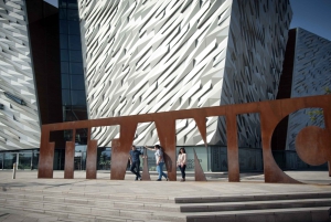 Dublin: Giant's Causeway & Belfast (Titanic or Black Taxi)