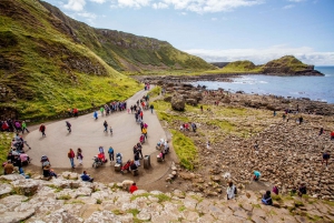 Dublin: Giant's Causeway & Belfast (Titanic or Black Taxi)
