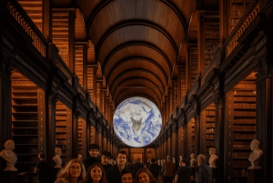 Dublin: Book of Kells and Old Town Tour with Whiskey Tasting