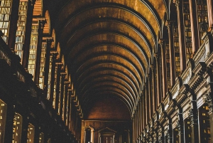 Dublin: Book of Kells and Old Town Tour with Whiskey Tasting