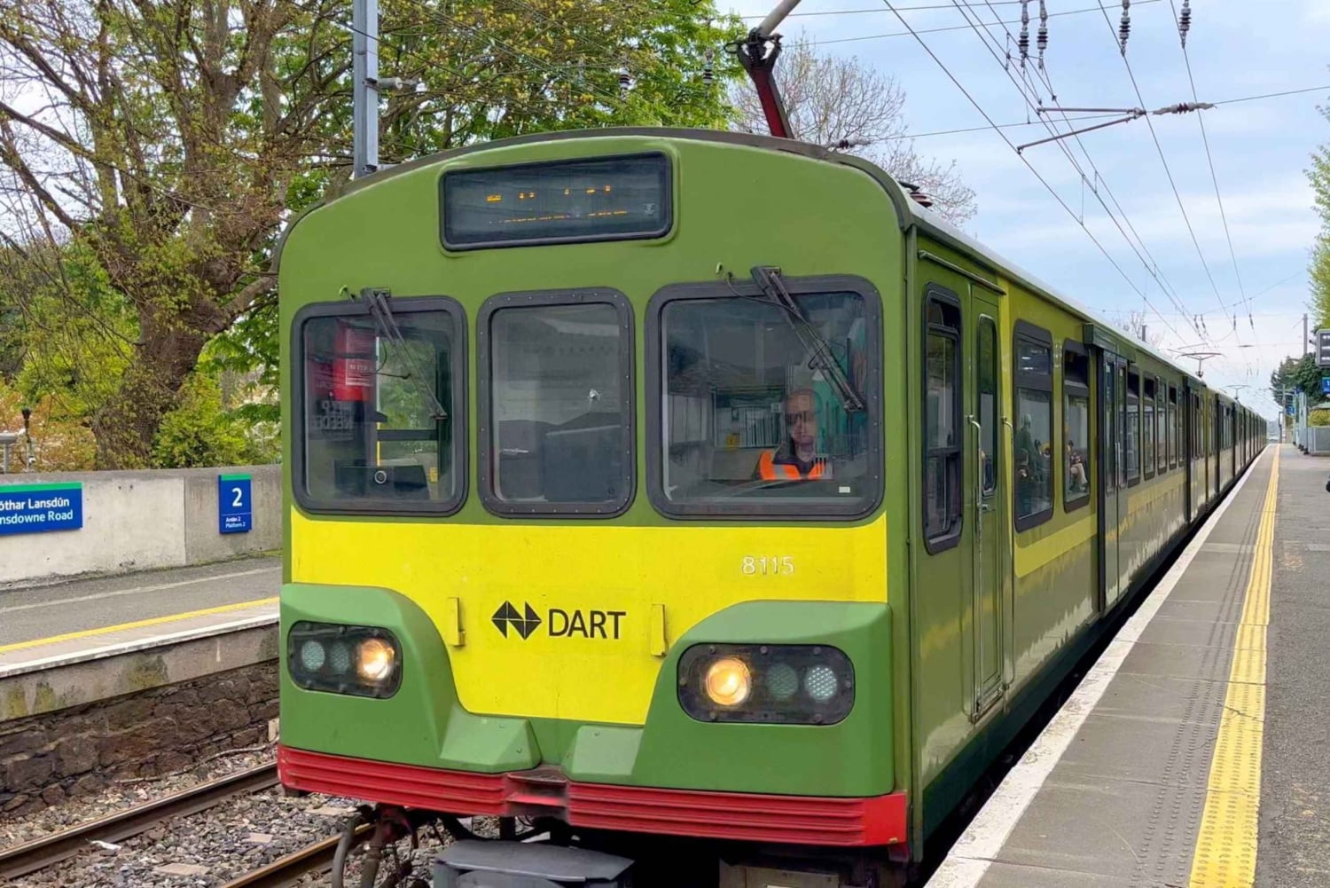 Dublino: tour hop-on hop-off con escursione in crociera e biglietto ferroviario