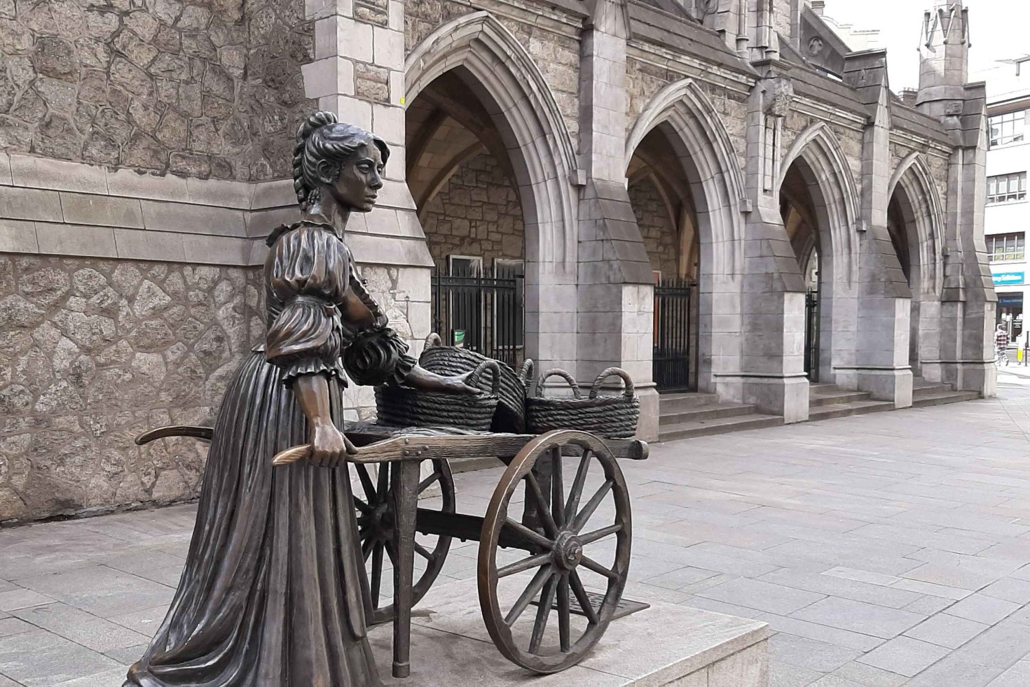 Dublin: Evening Walking Tour with Free Irish Coffee