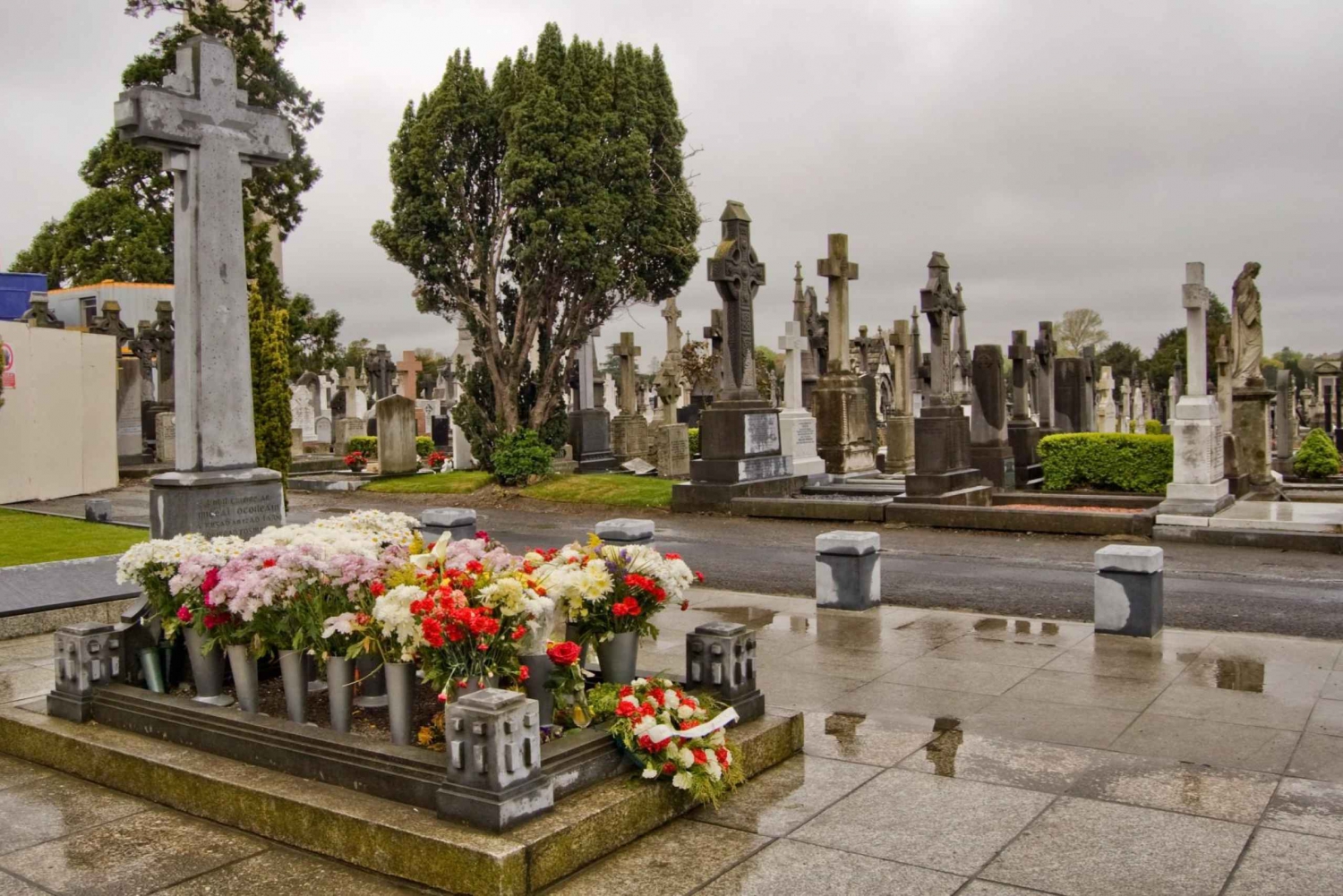 Dublin Glasnevinin kansallinen hautausmaa Audio Tour kuljetuksineen
