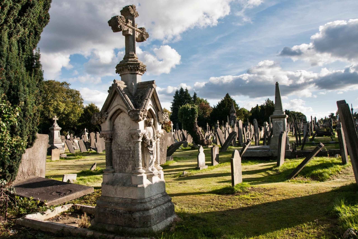 Dublin Glasnevinin kansallinen hautausmaa Audio Tour kuljetuksineen