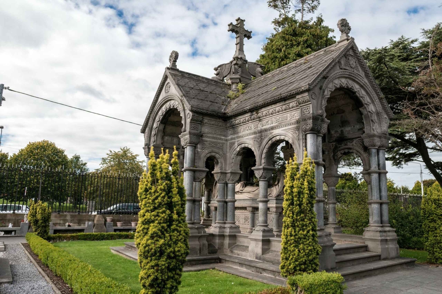 Dublin Glasnevinin kansallinen hautausmaa Audio Tour kuljetuksineen