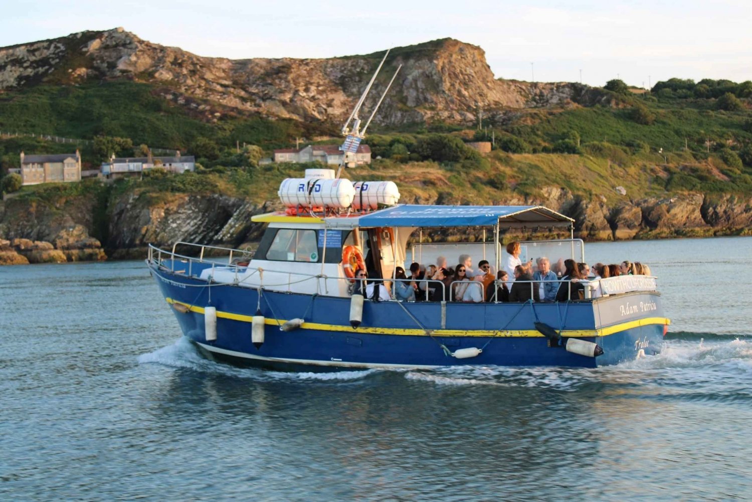 Dublin: Howth Cliffs and Ireland's Eye Coastal Boat Tour