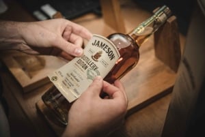 Jameson Whiskey Distillery Tour maisteluineen.
