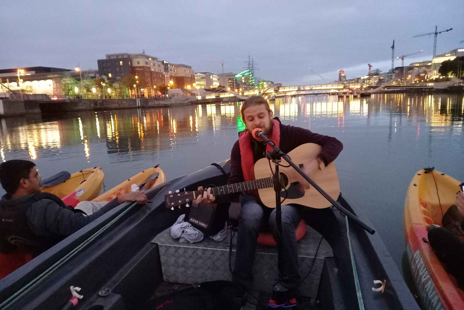 Dublin: kajaktocht met muziek onder de bruggen