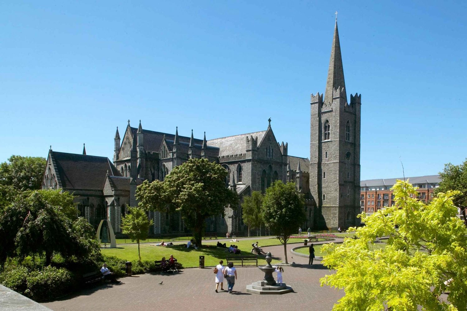 Dublin: Patrickin katedraali ja irlantilaista viskiä.