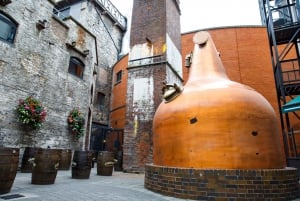 Excursão ao Temple Bar em Dublin com excursão ao uísque da destilaria Jameson
